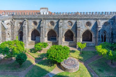 Portekiz, Evora 'daki katedralin manastırı..
