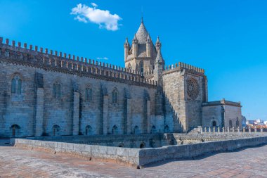 Portekiz, Evora 'daki katedralin manastırı..