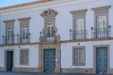 Portekiz 'deki Dar Sokak Evora.