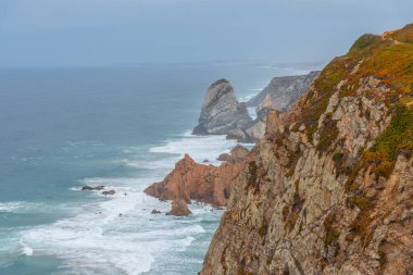 Portekiz 'deki Cabo da Roca' da kayalıklar.