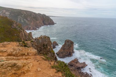 Portekiz 'deki Cabo da Roca' da kayalıklar.