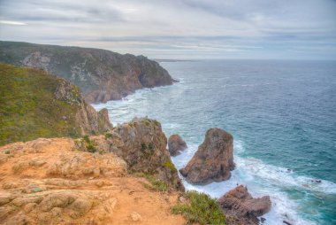 Portekiz 'deki Cabo da Roca' da kayalıklar.