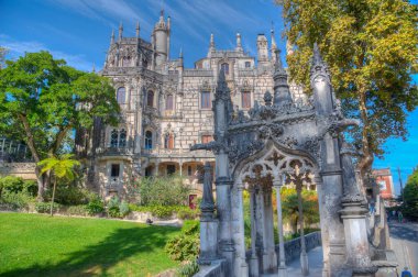 Portekiz, Sintra 'daki Quinta da Regaleira Sarayı' nın ana binası..
