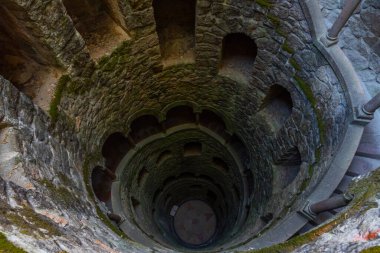 Portekiz, Sintra 'daki Quinta da Regaleira sarayının kabul töreninin görüntüsü.