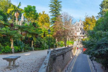 Portekiz, Sintra 'daki Quinta da Regaleira sarayında tanrıların terası..