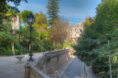Portekiz, Sintra 'daki Quinta da Regaleira sarayında tanrıların terası..