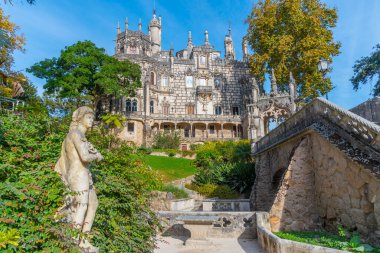 Portekiz, Sintra 'daki Quinta da Regaleira Sarayı' nın ana binası..