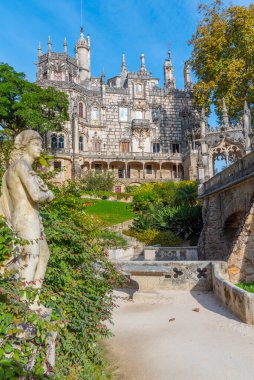 Portekiz, Sintra 'daki Quinta da Regaleira sarayında tanrıların terası..