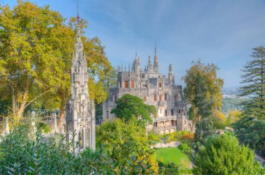 Portekiz, Sintra 'daki Quinta da Regaleira Sarayı' nın ana binası..