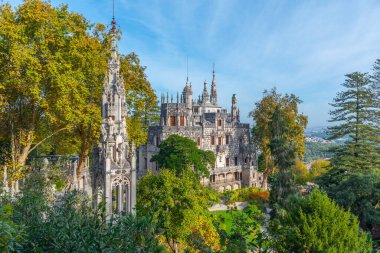 Portekiz, Sintra 'daki Quinta da Regaleira Sarayı' nın ana binası..
