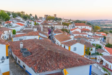 Portekiz 'deki Obidos şehrinin gün batımı manzarası.