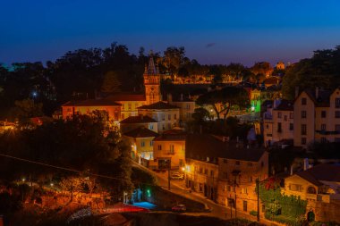 Sintra, Portekiz 'deki belediye binasının gece görüntüsü..