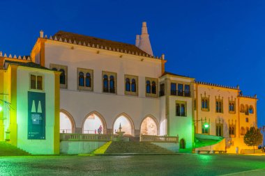 Sintra, Portekiz 'deki ulusal sarayda gün doğumu.