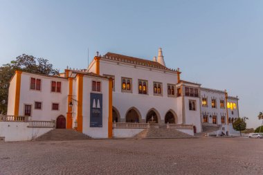 Sintra, Portekiz 'deki ulusal sarayda gün doğumu.