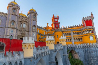 Sintra, Portekiz yakınlarındaki Pena Ulusal Sarayı.