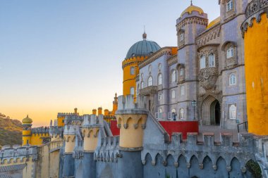 Sintra, Portekiz yakınlarındaki Pena Ulusal Sarayı.