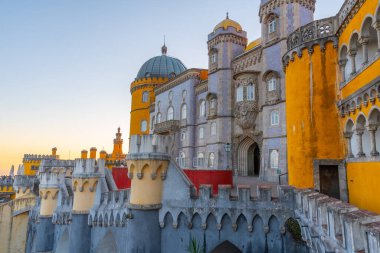 Sintra, Portekiz yakınlarındaki Pena Ulusal Sarayı.