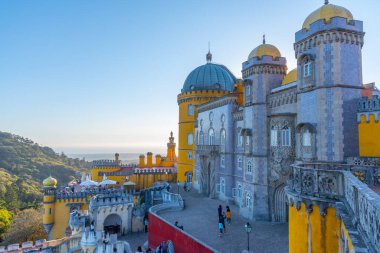 Sintra, Portekiz yakınlarındaki Pena Ulusal Sarayı.