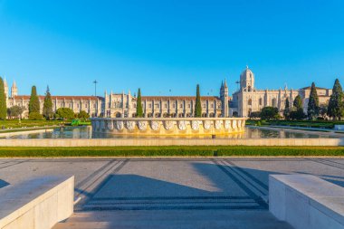 Belem, Lizbon, Portekiz 'de Mosteiro dos Jeronimos' a pratik yoluyla bakmak.