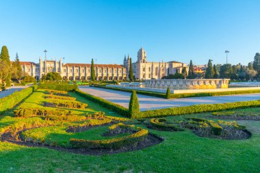 Belem, Lizbon, Portekiz 'de Mosteiro dos Jeronimos' a pratik yoluyla bakmak.