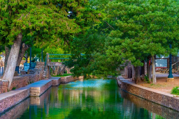 Portekiz 'in Algarve bölgesinde Fonte Grande de Alte baharı.