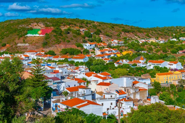 Portekiz köyünün havadan görünüşü Alte.