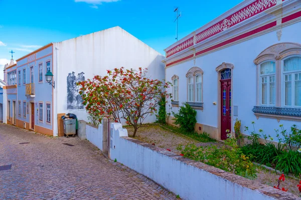 Portekiz 'in eski Alte bölgesindeki Dar Sokak.