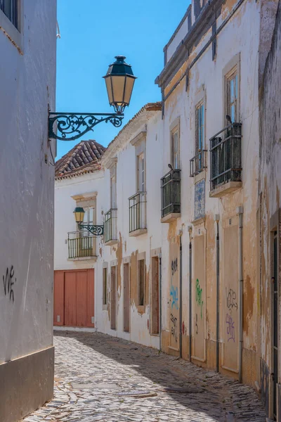 Calle Estrecha Casco Antiguo Ciudad Portuguesa Faro —  Fotos de Stock