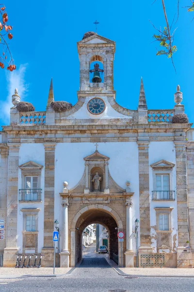 Portekiz 'in Faro kasabasında Arco da Vila.