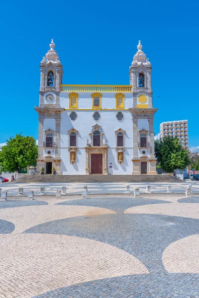 Portekiz, Faro 'da ünlü Capela dos ossos' lu Carmo Kilisesi.