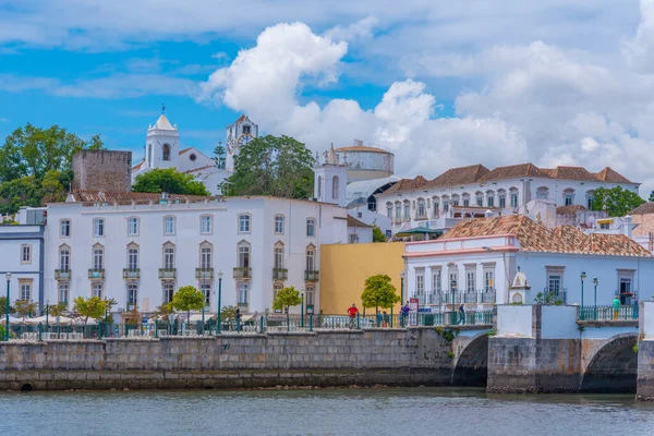 Portekiz 'in Tavira şehrinin Panoraması.