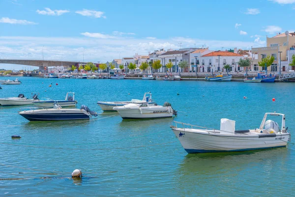 Portekiz, Tavira 'da Gilao nehrinin kıyısındaki evler..
