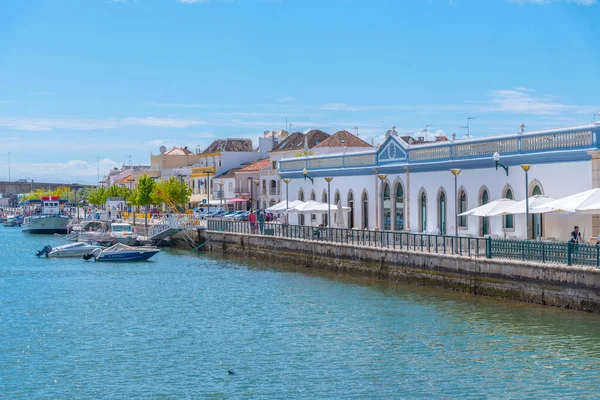 Portekiz, Tavira 'da Gilao nehrinin kıyısındaki evler..