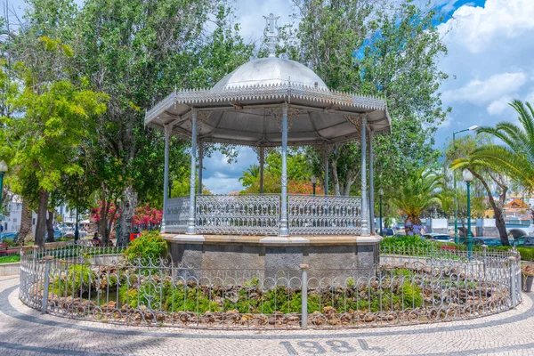 Portekiz 'in Tavira kasabasındaki halk bahçesi..