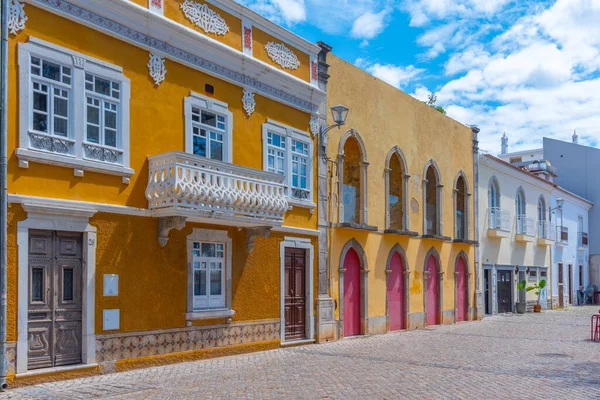 Portekiz, Tavira 'da Gilao nehrinin kıyısındaki evler..