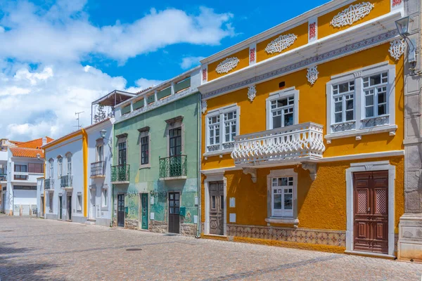 Portekiz, Tavira 'da Gilao nehrinin kıyısındaki evler..