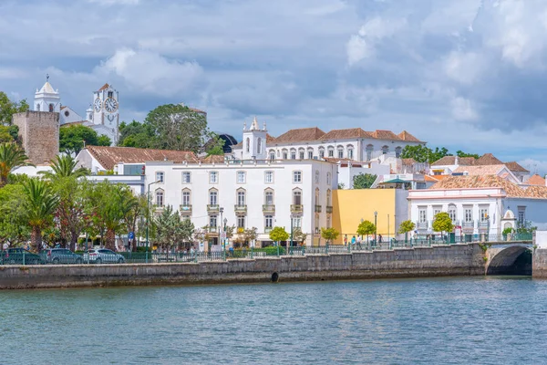 Portekiz 'in Tavira şehrinin Panoraması.