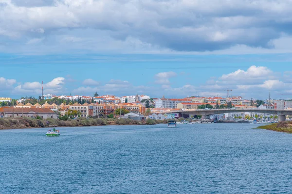 Portekiz, Tavira 'da Gilao nehrinin kıyısındaki evler..