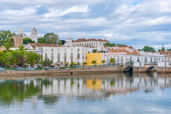 Portekiz 'in Tavira şehrinin Panoraması.