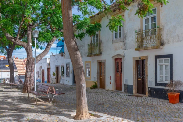 Portekiz 'in eski kasabasının dar sokakları Tavira.