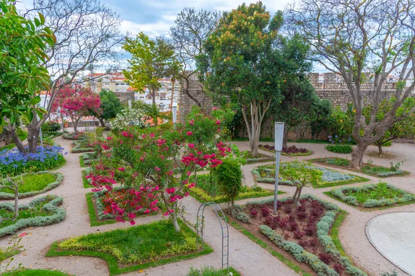 Tavira kalesinin içinde bir bahçe, Portekiz.