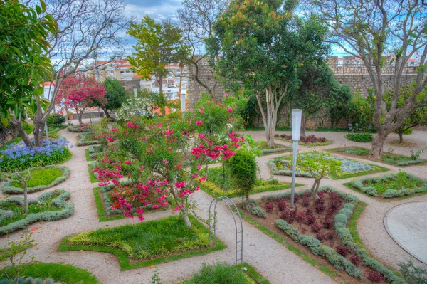 Tavira kalesinin içinde bir bahçe, Portekiz.
