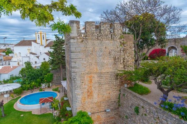 Tavira 'nın kaleden izlediği Portekiz kasabası.