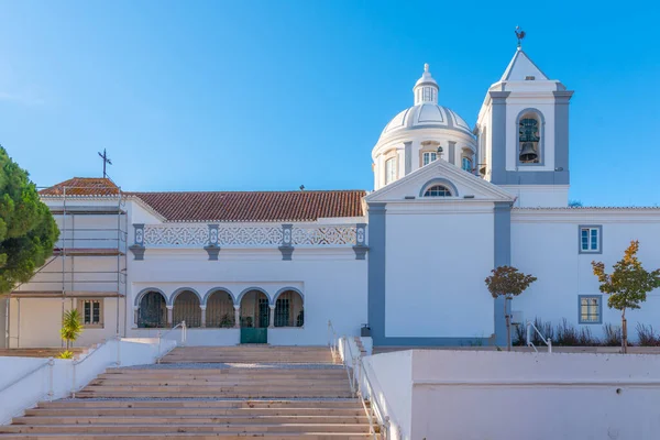 Portekiz 'in eski Castro Marim kasabasındaki şehit kadınımızın kilise cemaati..