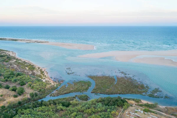 Portekiz, Cacelha Velha 'daki Algarve bölgesinin kıyı şeridi.