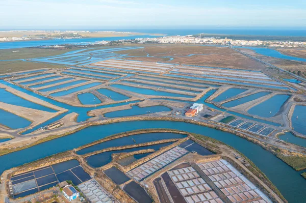 Portekiz 'deki Castro Marim' de tuzlu tavalar.