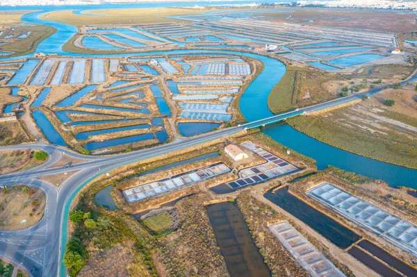 Portekiz 'deki Castro Marim' de tuzlu tavalar.