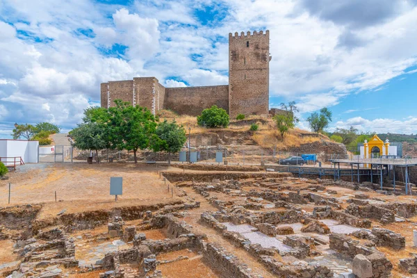 Alcacova harabeleri ve Mertola, Portekiz 'de bir İslami ev..