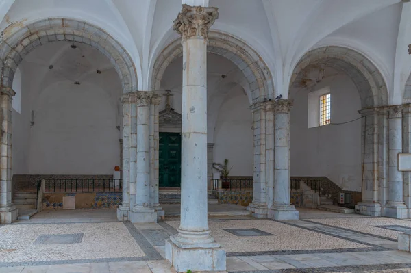 Weiße Säulenhalle Der Portugiesischen Stadt Beja — Stockfoto