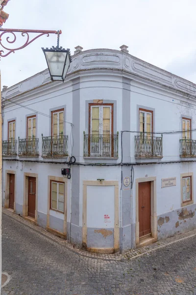 Portekiz 'in Beja kasabasında dar bir sokak..